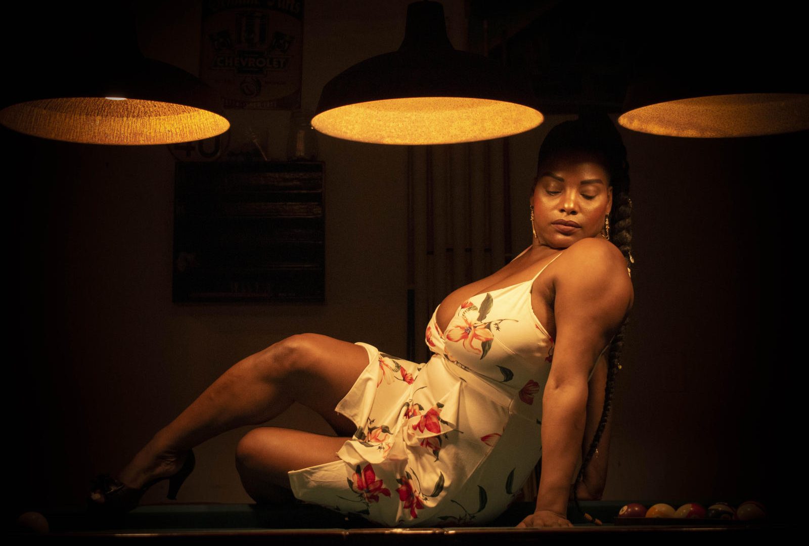 Curvaceous Camgirl Captivates in Pool Table Pinup Pose! - #5