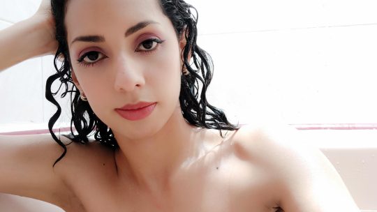 MoniqueCurlz Seduces in Suds-Filled Steam Room Show - #3