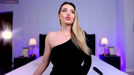 SophieAnn, The Tall Camgirl With Big Boobs Lights Up Your Screens naked. - #59