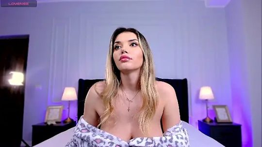 Exquisite SophieAnn, Big Boobs on Sexy live show - #37